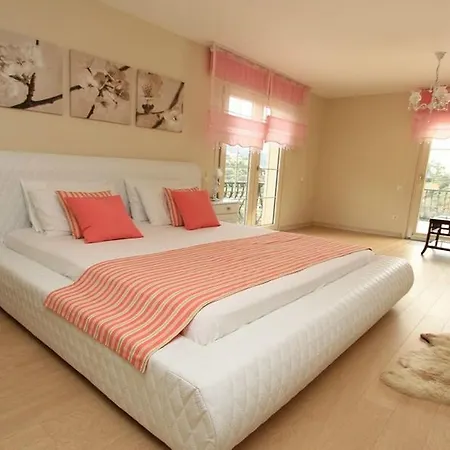 Valley Villa *